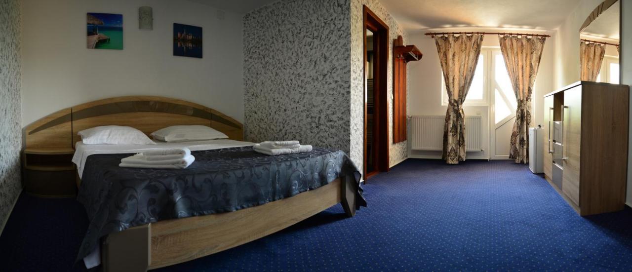 La Mateo Hotel Calimanesti Ngoại thất bức ảnh